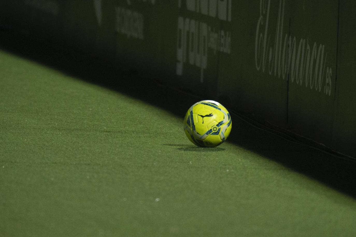 Fotos: El Cartagena tira el trabajo por la borda