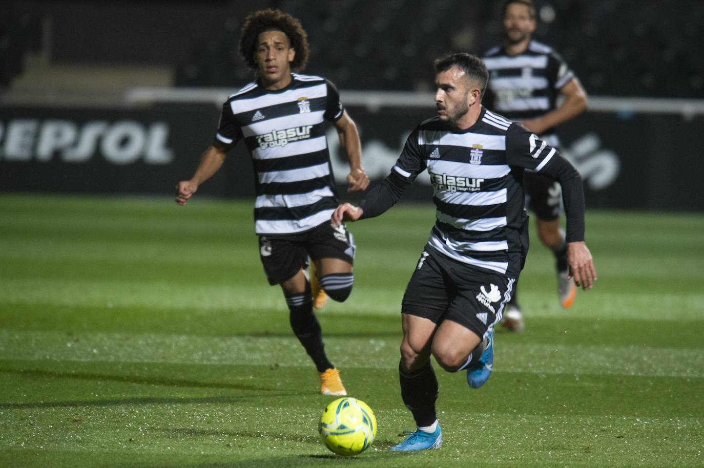 Fotos: El Cartagena tira el trabajo por la borda