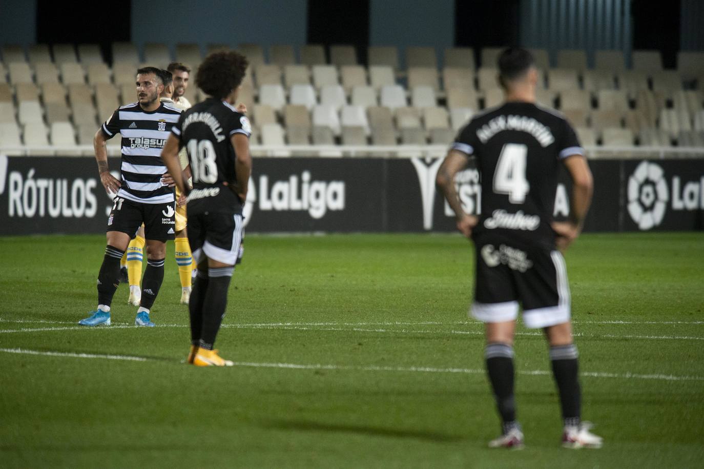 Fotos: El Cartagena tira el trabajo por la borda