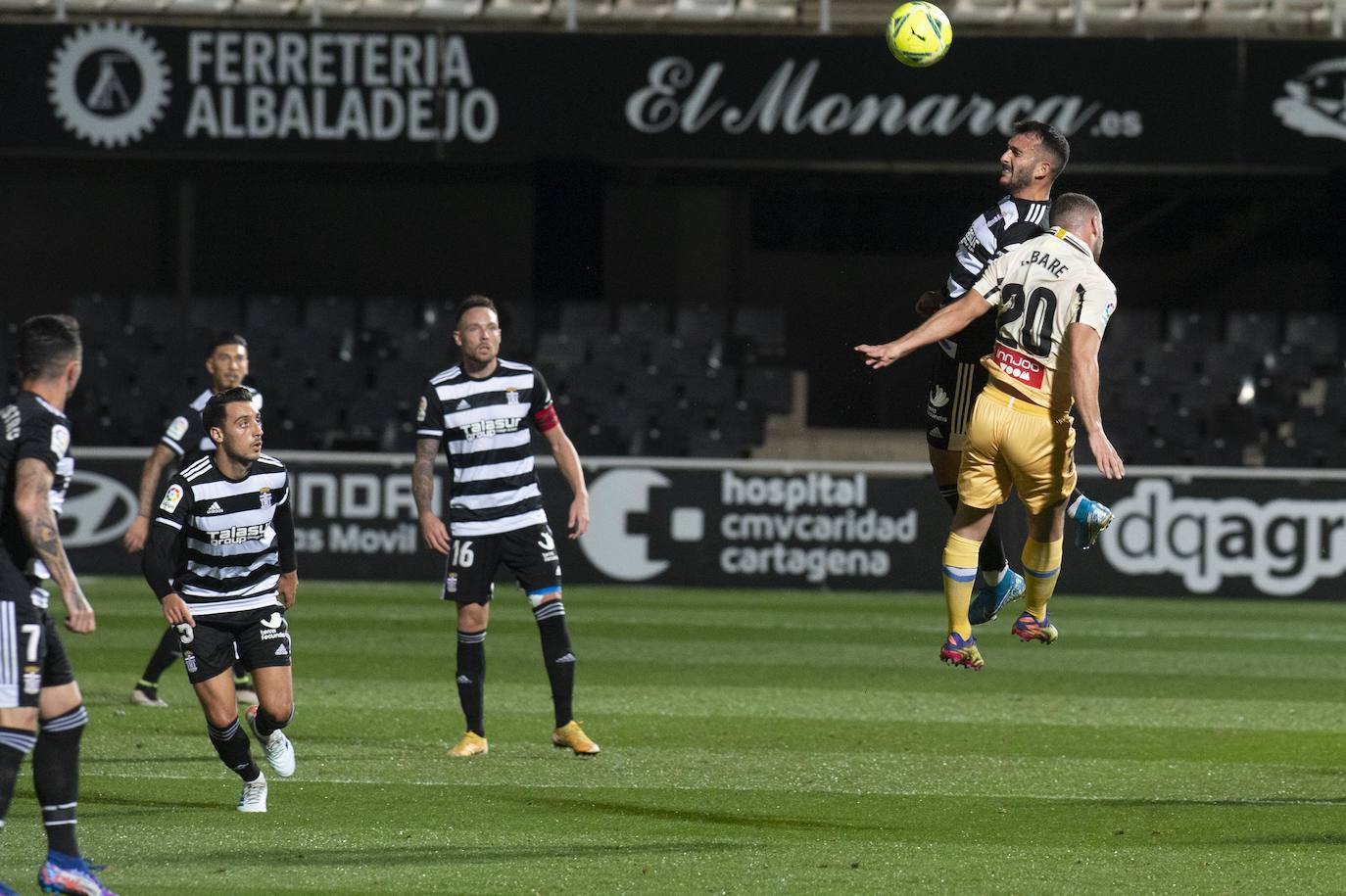 Fotos: El Cartagena tira el trabajo por la borda