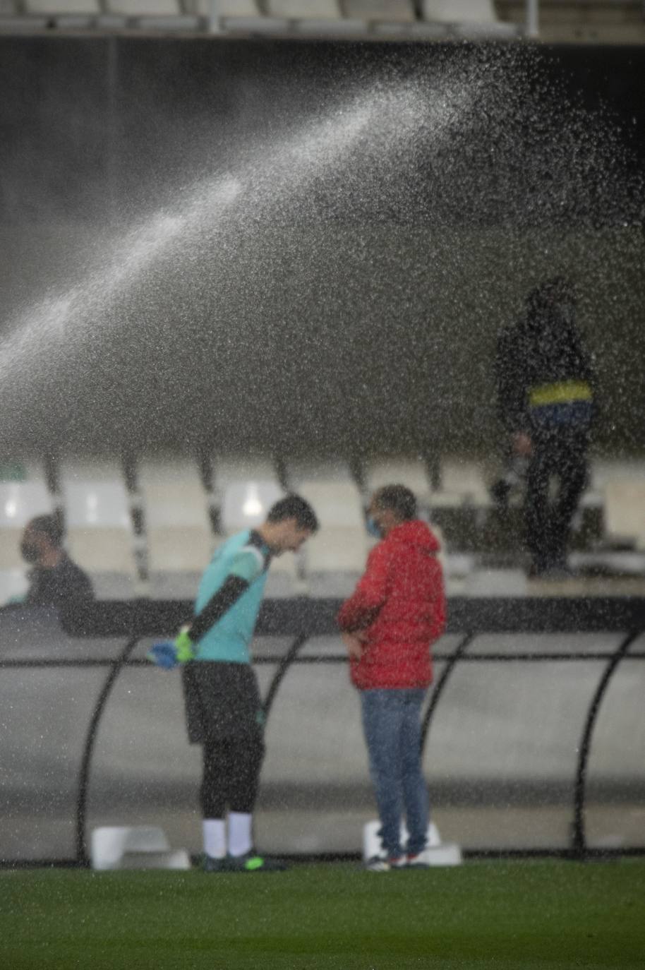 Fotos: El Cartagena tira el trabajo por la borda