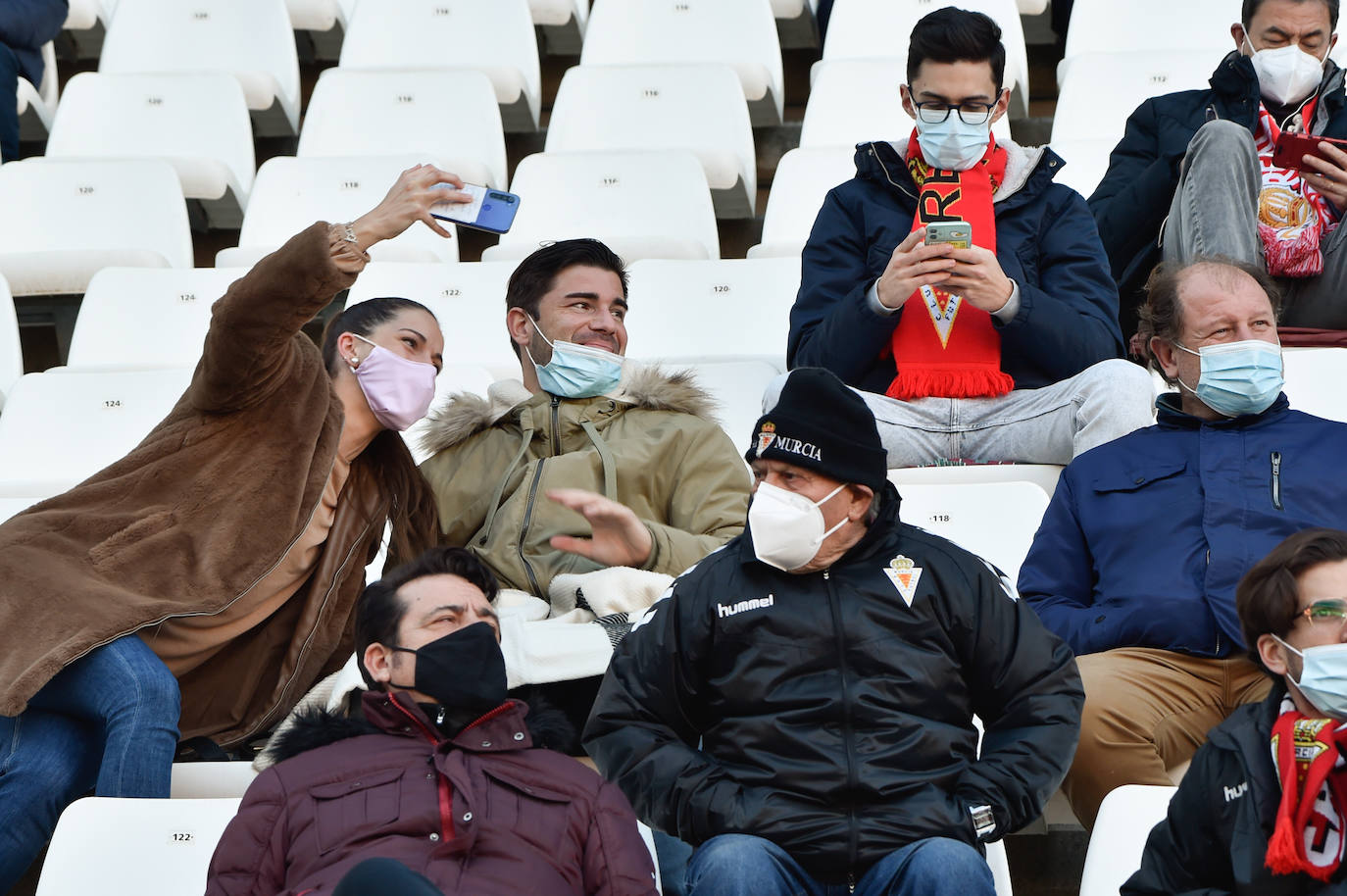Fotos: Los aficionados del Real Murcia tiñen de grana las gradas del Enrique Roca nueve meses después