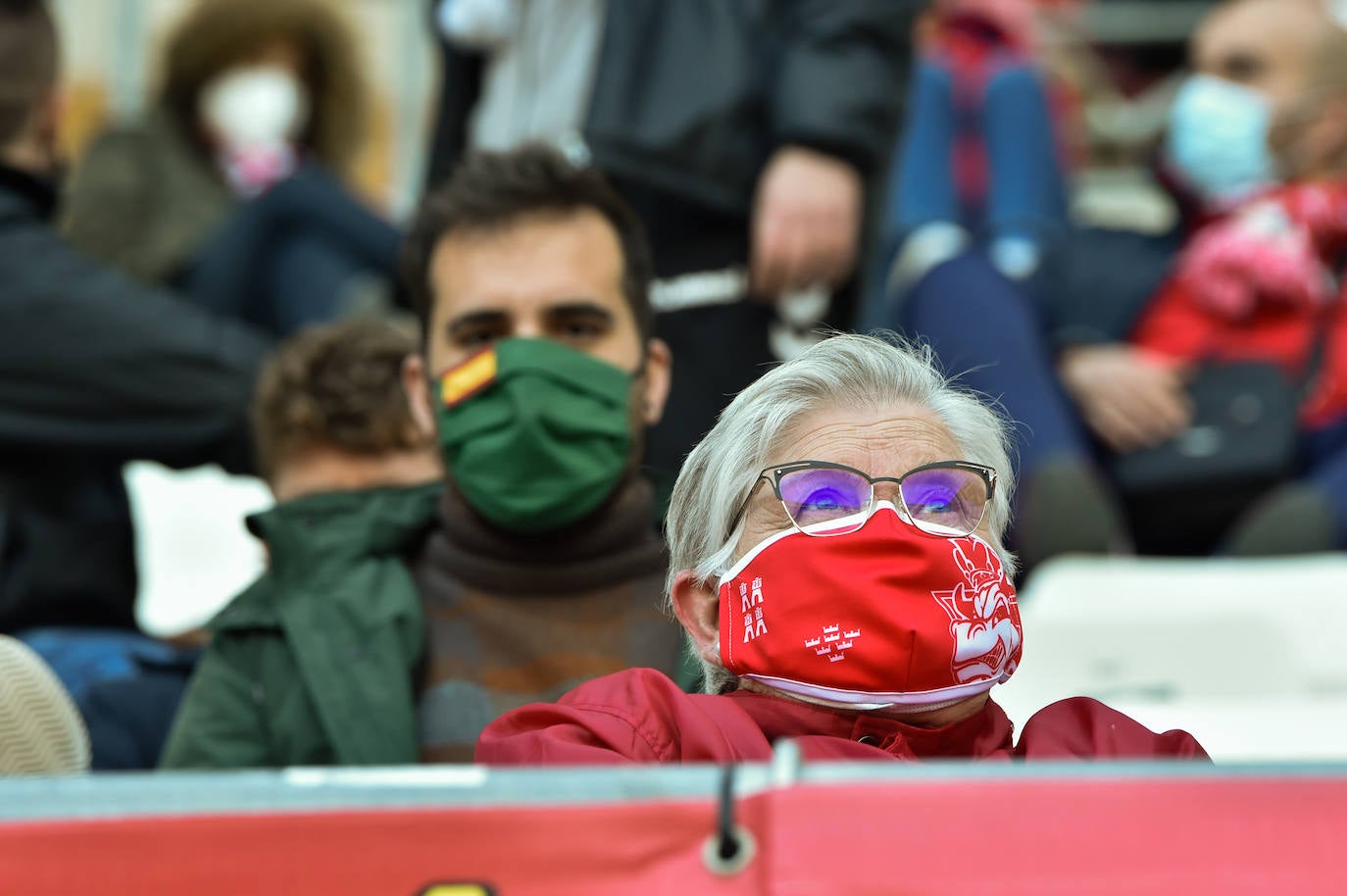 Fotos: Los aficionados del Real Murcia tiñen de grana las gradas del Enrique Roca nueve meses después