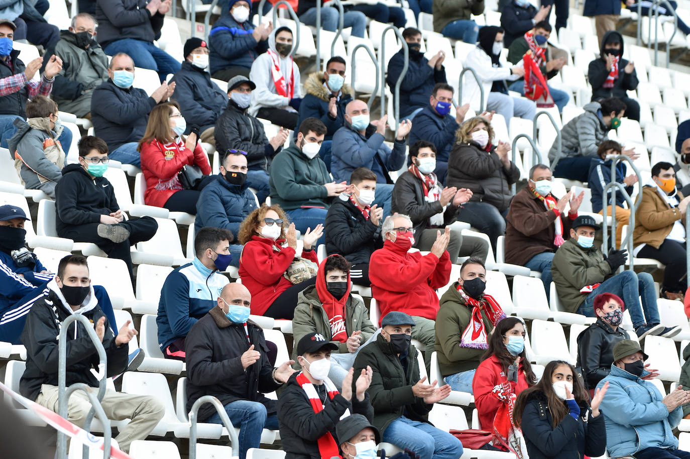 Fotos: Los aficionados del Real Murcia tiñen de grana las gradas del Enrique Roca nueve meses después