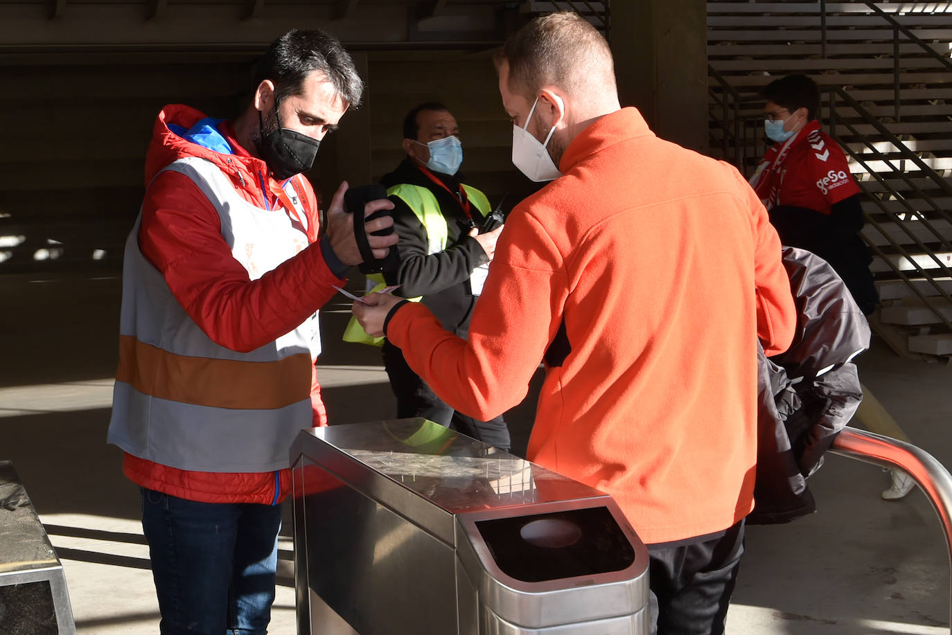 Fotos: Los aficionados del Real Murcia tiñen de grana las gradas del Enrique Roca nueve meses después