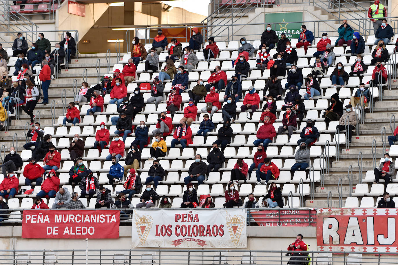 Fotos: Los aficionados del Real Murcia tiñen de grana las gradas del Enrique Roca nueve meses después
