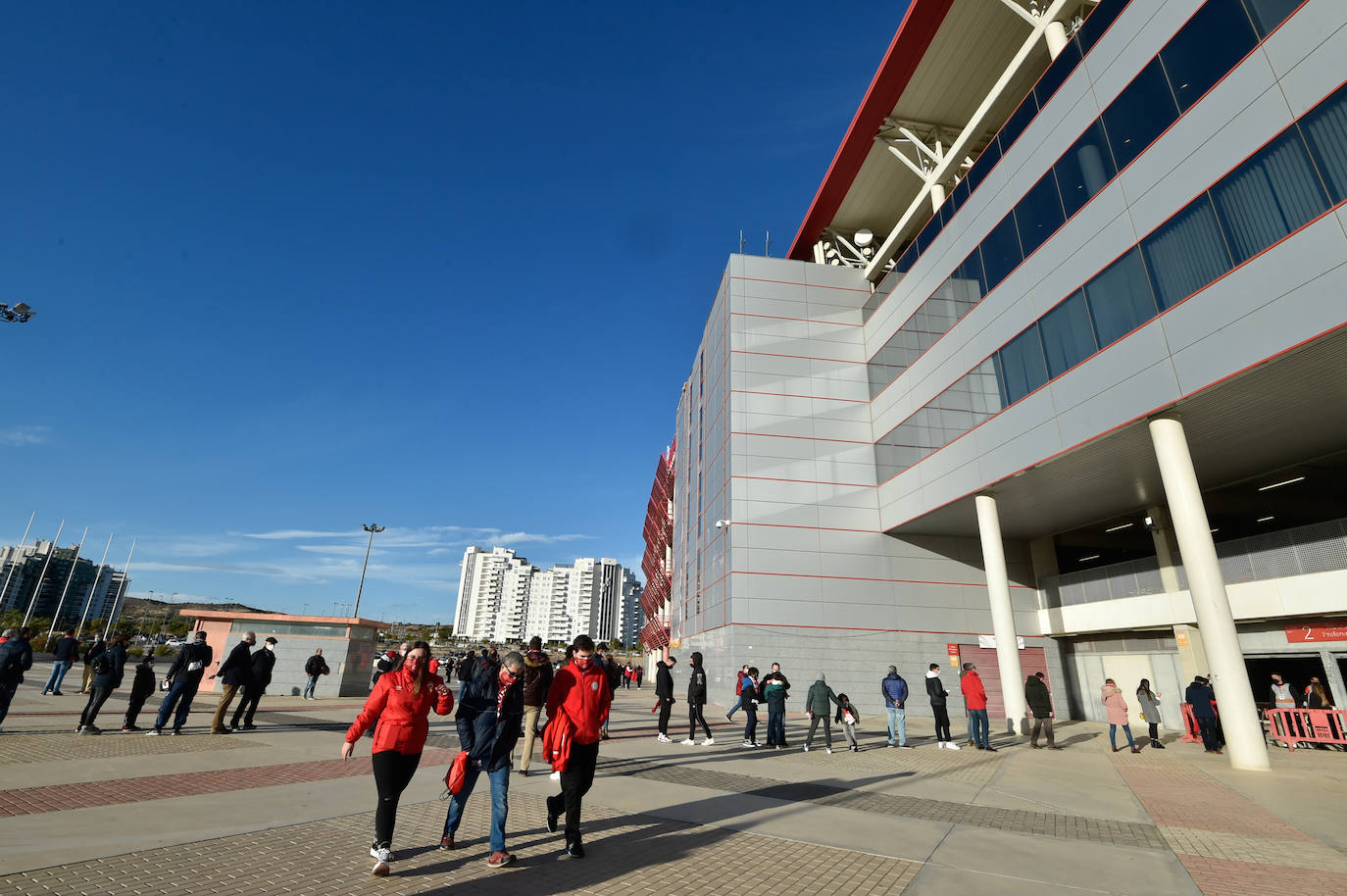 Fotos: Los aficionados del Real Murcia tiñen de grana las gradas del Enrique Roca nueve meses después