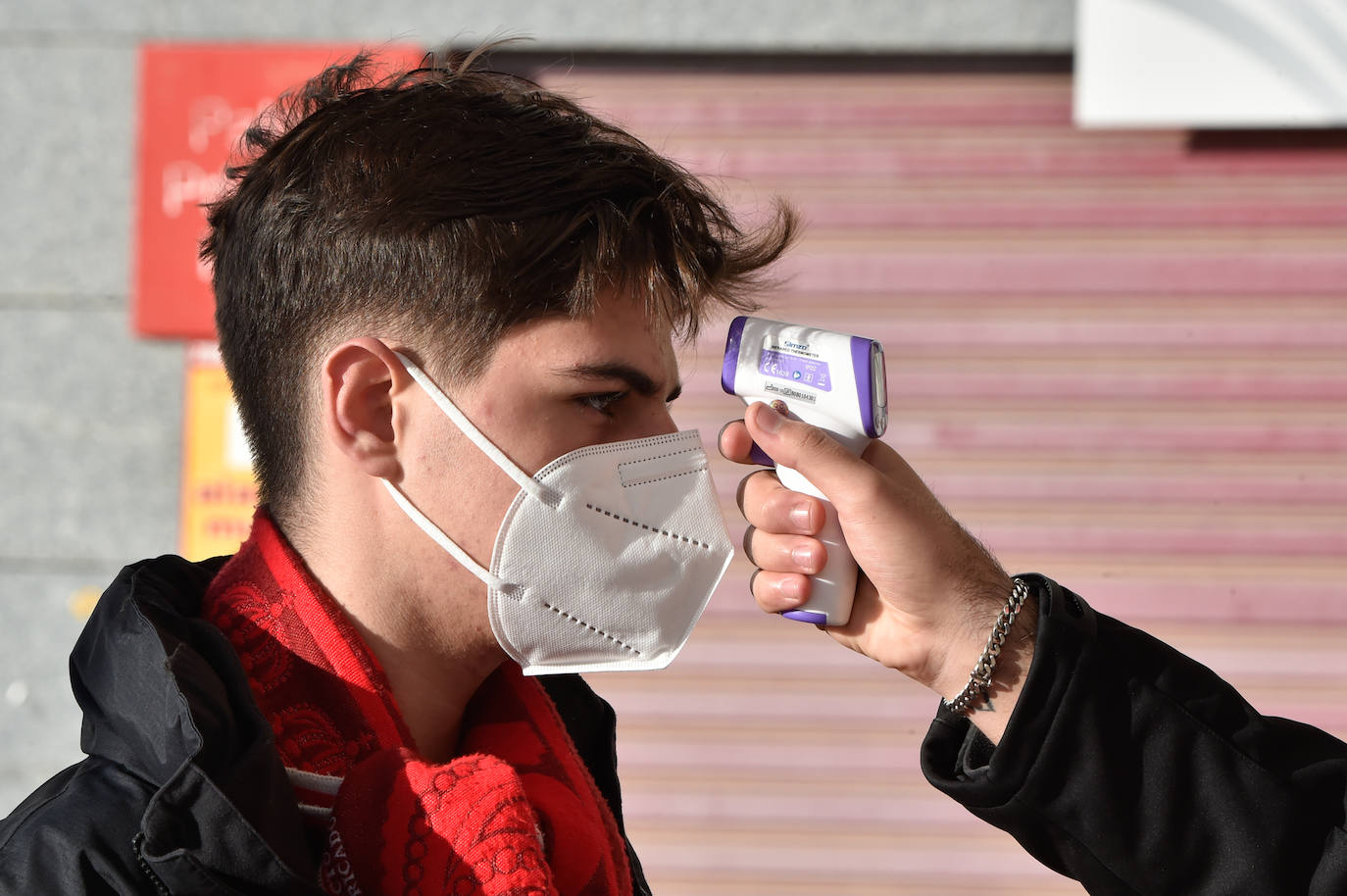 Fotos: Los aficionados del Real Murcia tiñen de grana las gradas del Enrique Roca nueve meses después