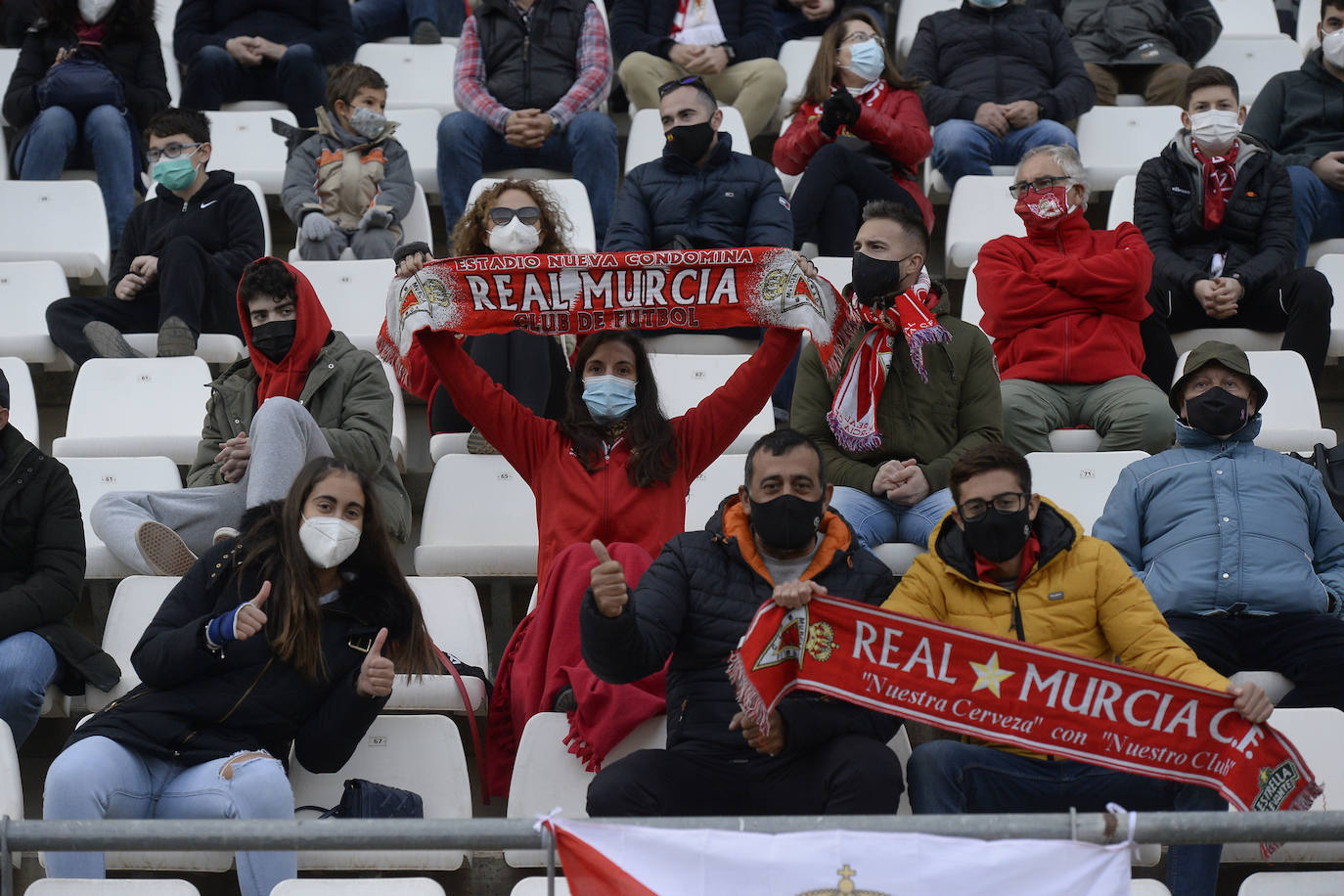 Fotos: Los aficionados del Real Murcia tiñen de grana las gradas del Enrique Roca nueve meses después