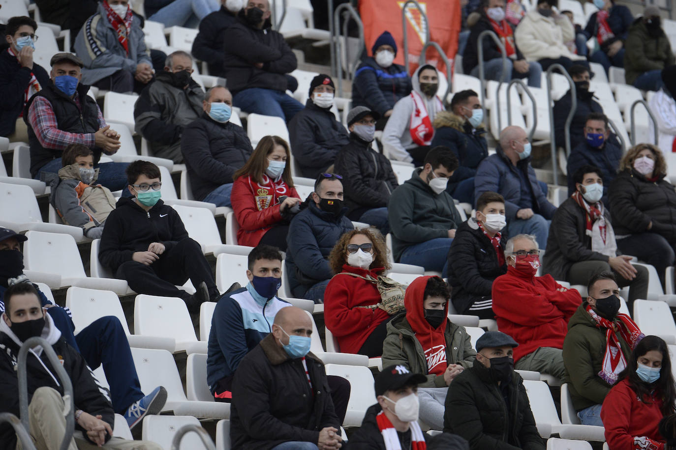 Fotos: Los aficionados del Real Murcia tiñen de grana las gradas del Enrique Roca nueve meses después