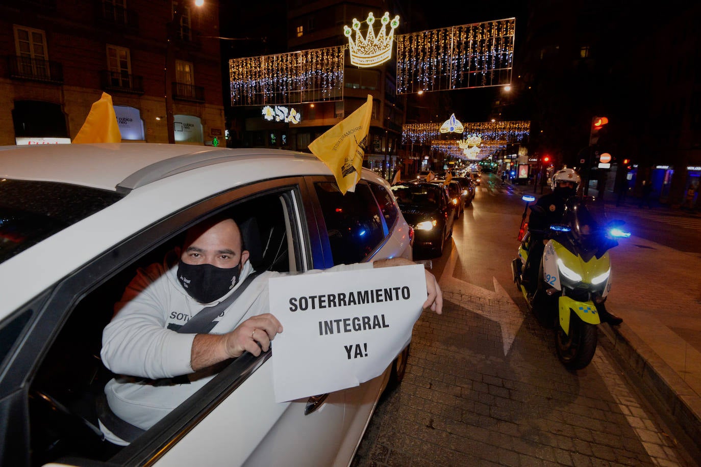 Fotos: Los vecinos del soterramiento claman en la calle por el desbloqueo de las obras