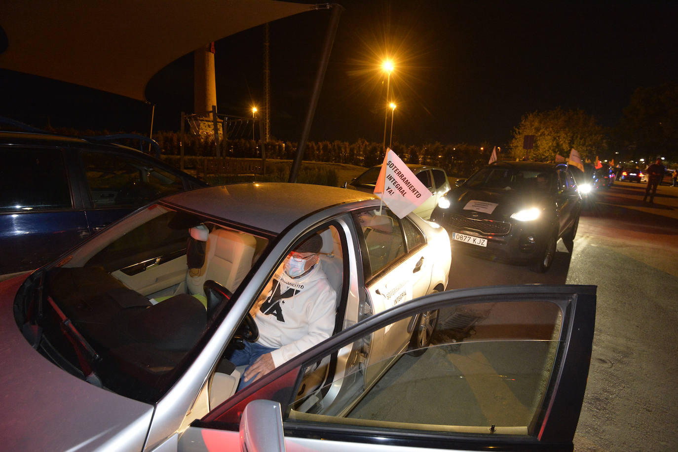 Fotos: Los vecinos del soterramiento claman en la calle por el desbloqueo de las obras