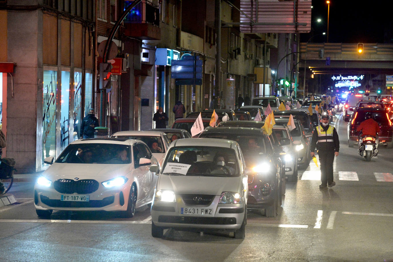 Fotos: Los vecinos del soterramiento claman en la calle por el desbloqueo de las obras