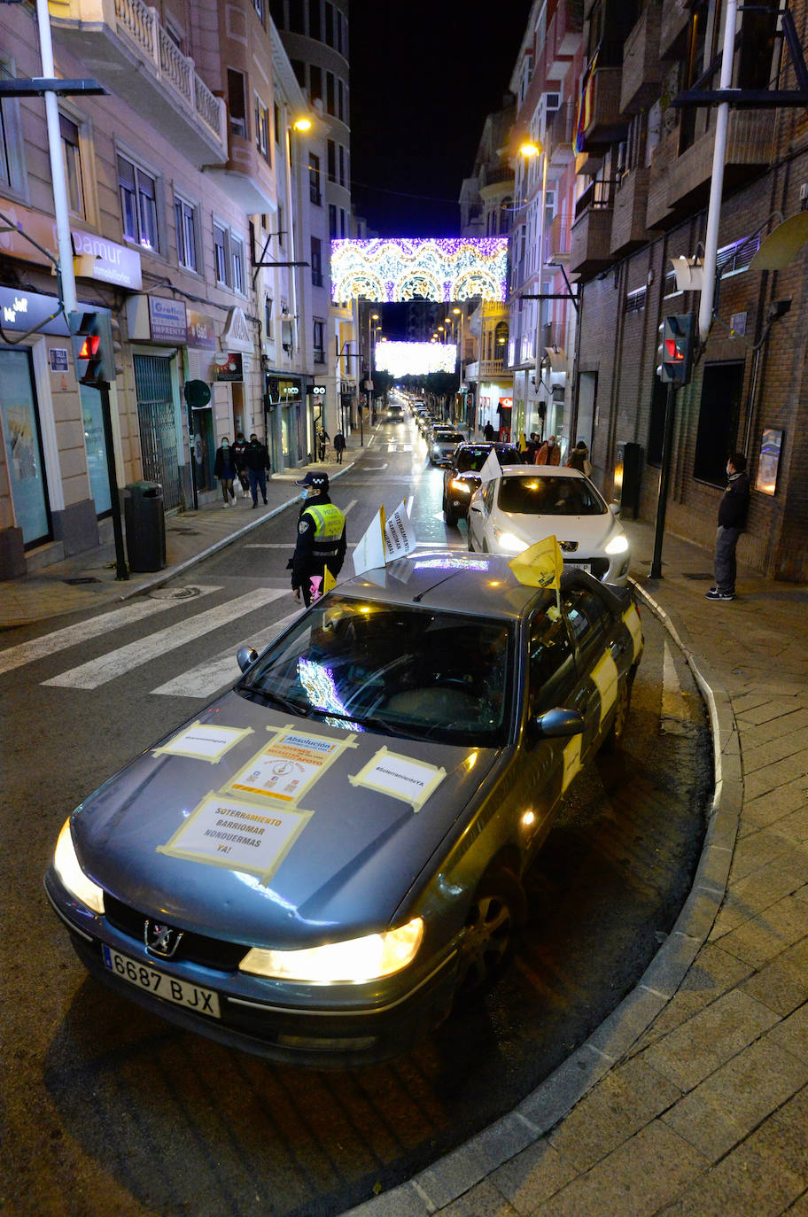 Fotos: Los vecinos del soterramiento claman en la calle por el desbloqueo de las obras