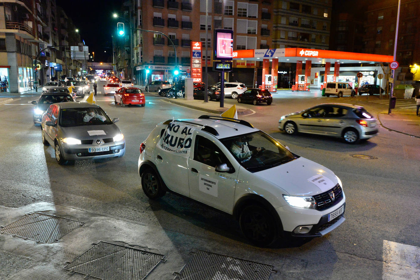 Fotos: Los vecinos del soterramiento claman en la calle por el desbloqueo de las obras