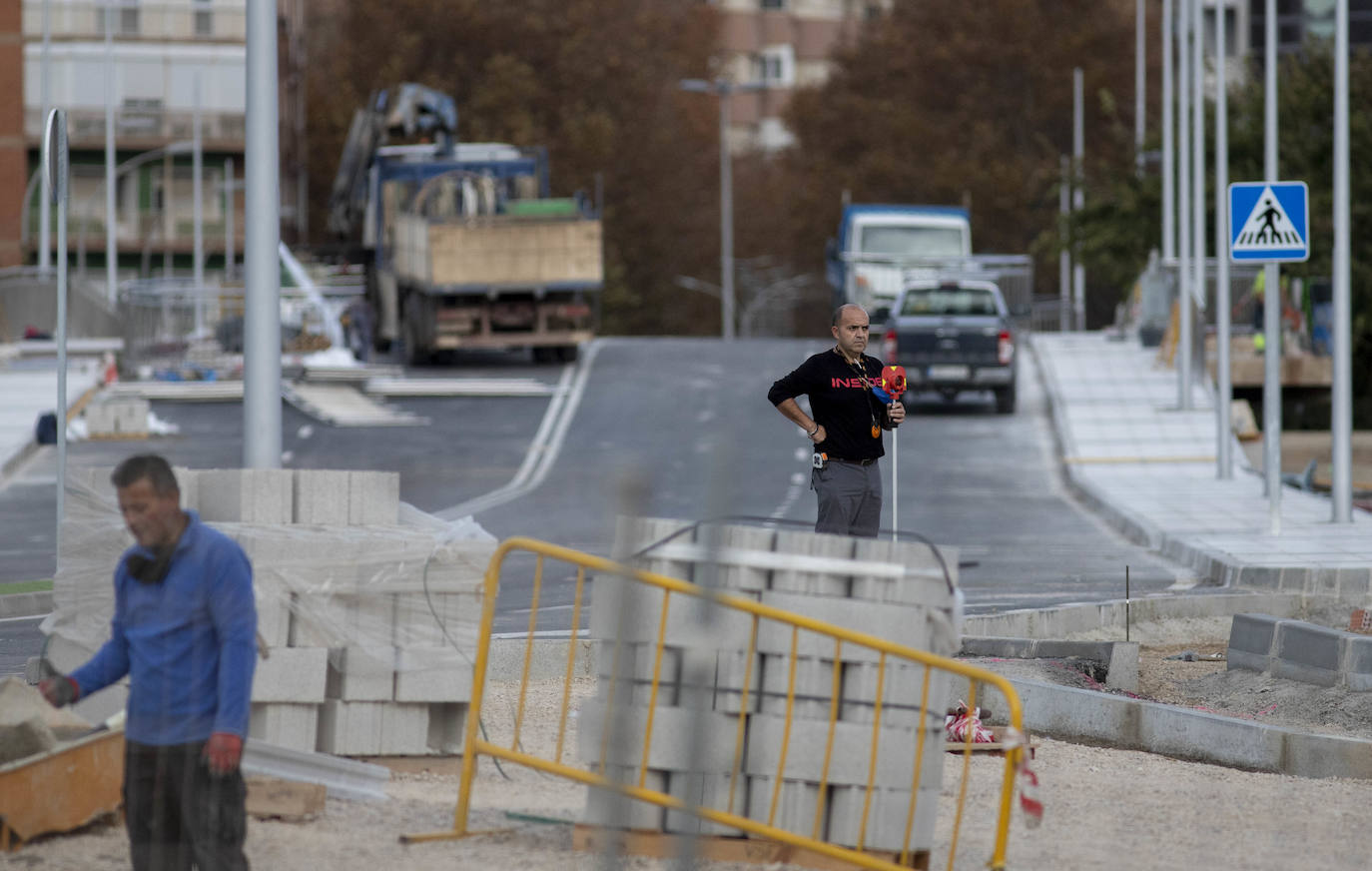 Fotos: La gran avenida entre el Palacio de Deportes y el Cartagonova abrirá al tráfico antes de fin de año