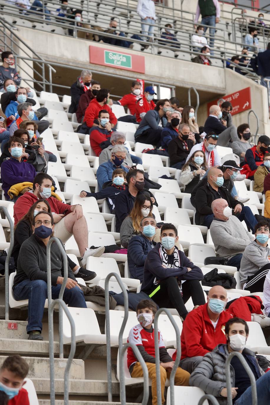 Fotos: La afición del Real Murcia y el UCAM durante el derbi de la capital, en imágenes