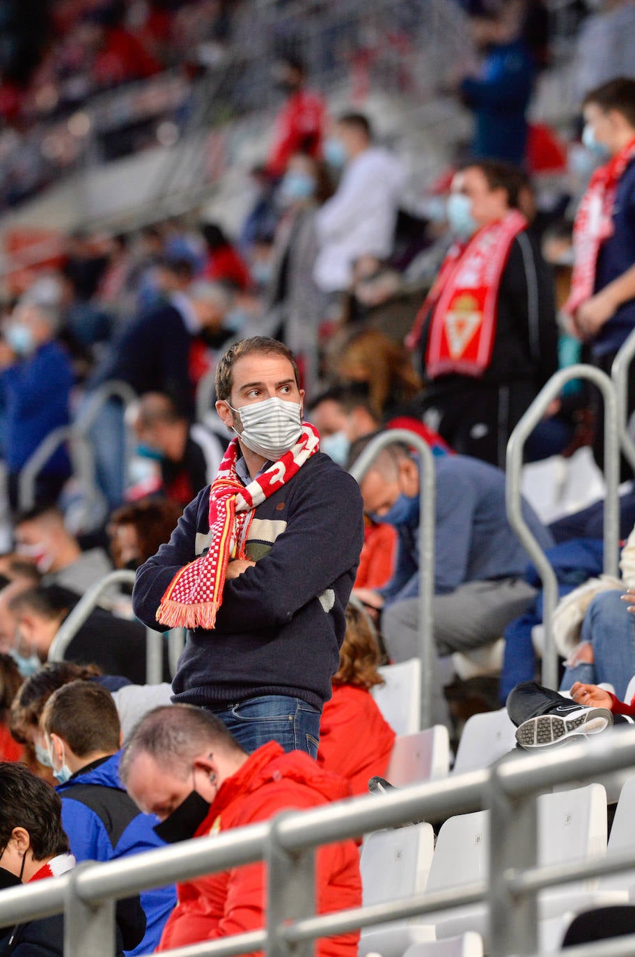 Fotos: La afición del Real Murcia y el UCAM durante el derbi de la capital, en imágenes