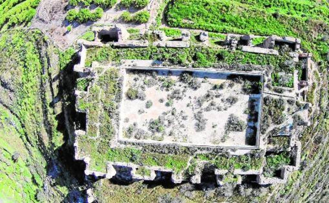 Imagen aérea del recinto del Castillejo, en el conjunto arqueológico de Monteagudo. 