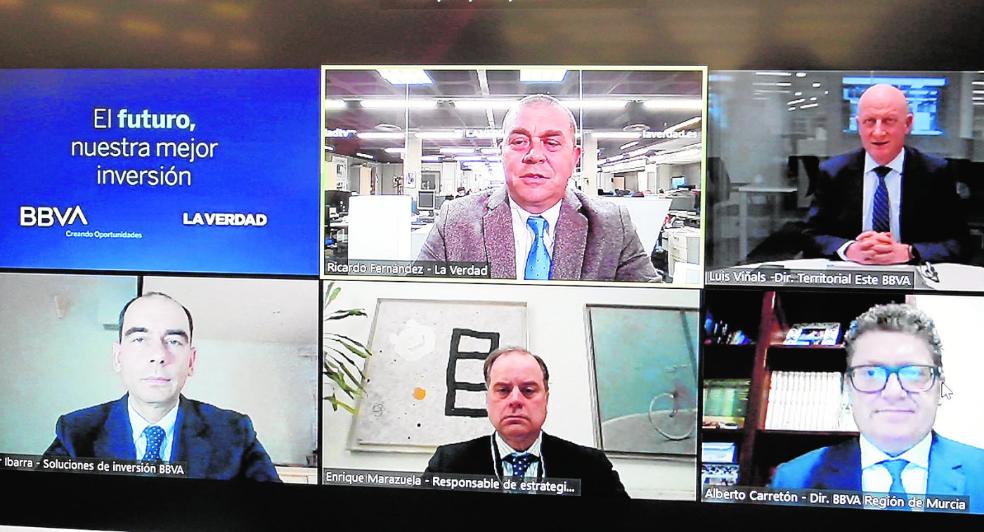 El jefe del Área Local de LA VERDAD, Ricardo Fernández, que moderó el 'webinar', junto a Luis Viñals, Javier Ibarra, Enrique Marazuela y Alberto Carretón.