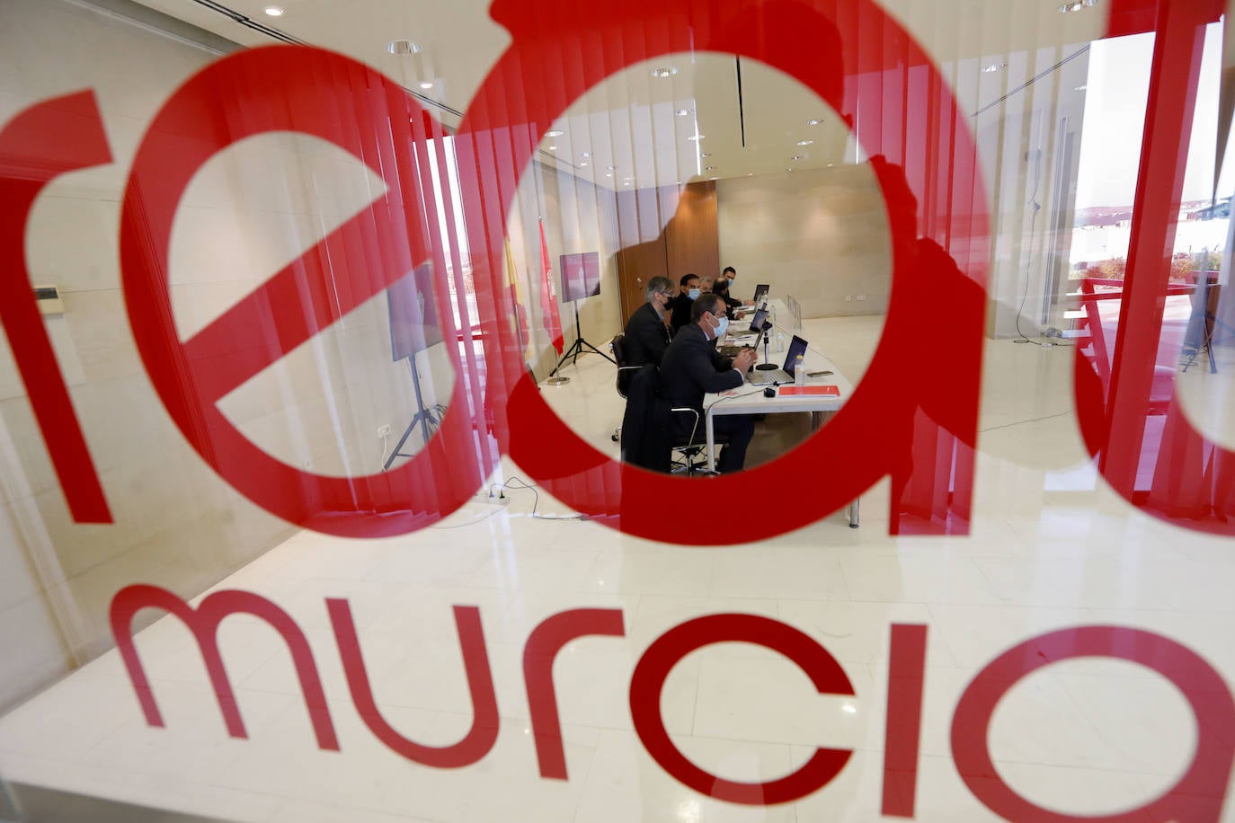 Fotos: Paseo triunfal para el Consejo de Tornel en otra Junta decisiva para el Murcia