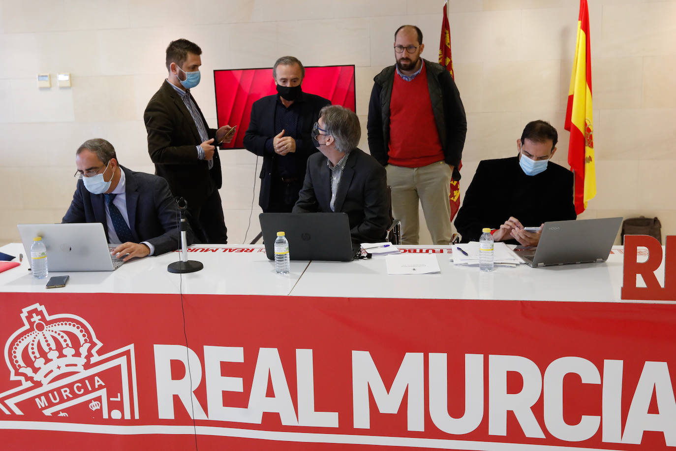 Fotos: Paseo triunfal para el Consejo de Tornel en otra Junta decisiva para el Murcia