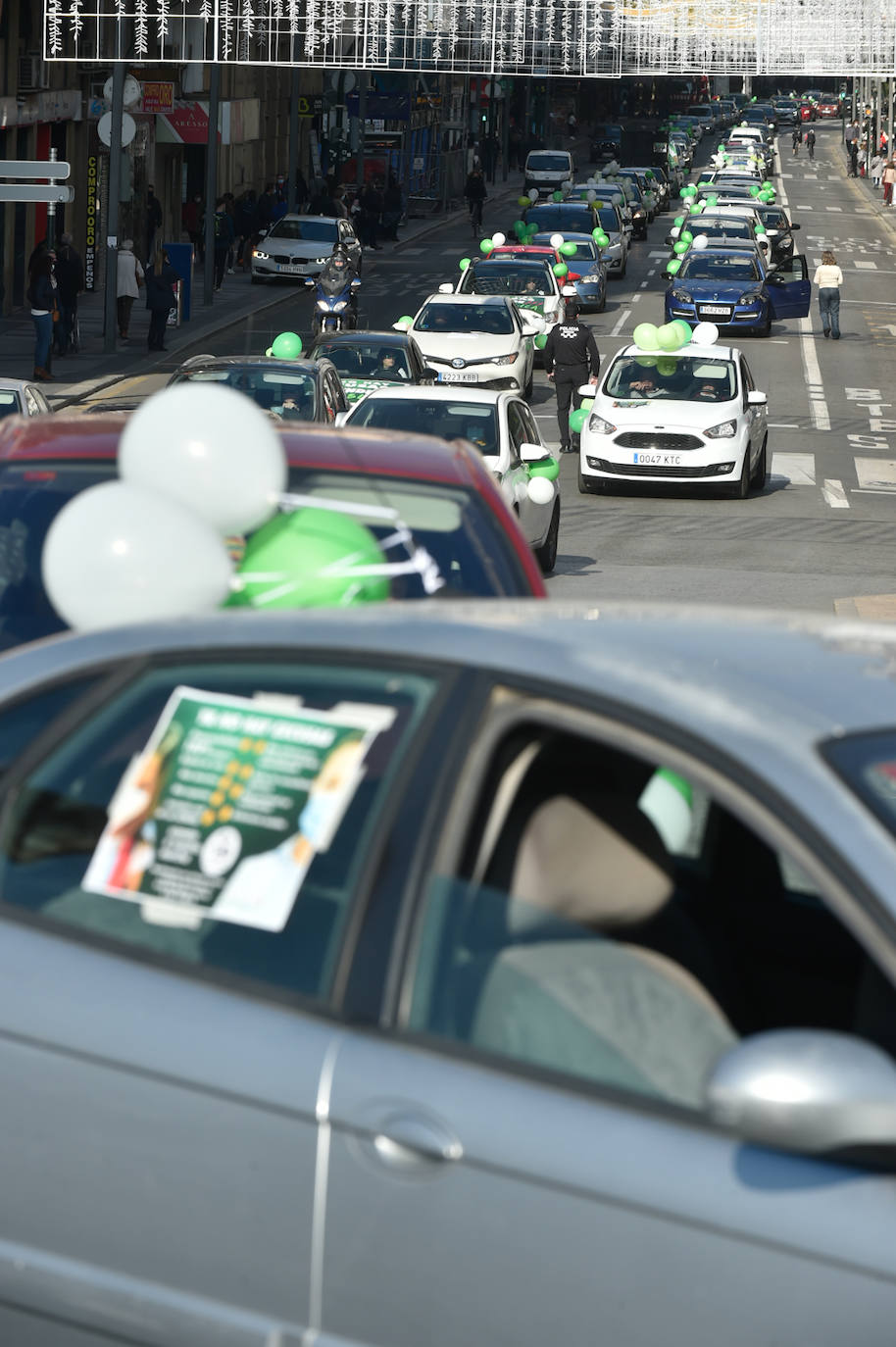 Fotos: Una manifestación con decenas de coches y bicis en Murcia exigen el refuerzo de los servicios públicos