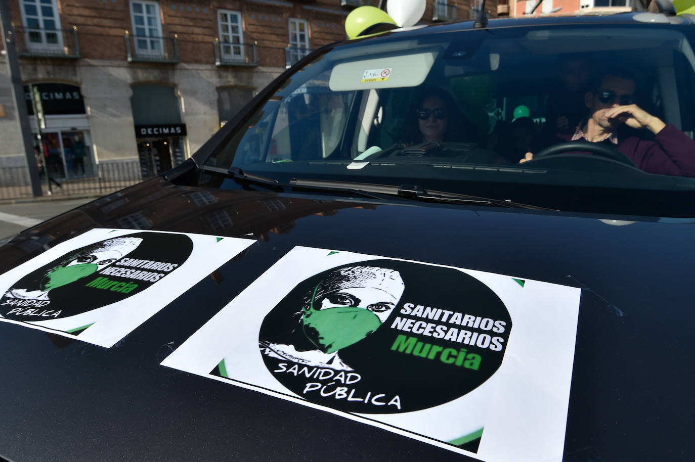 Fotos: Una manifestación con decenas de coches y bicis en Murcia exigen el refuerzo de los servicios públicos