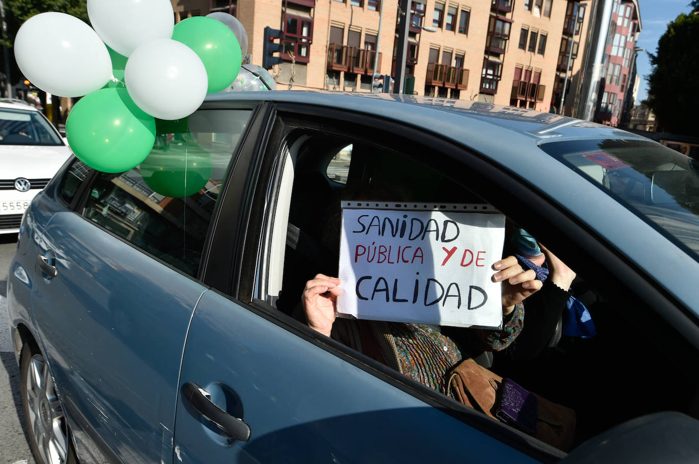 Fotos: Una manifestación con decenas de coches y bicis en Murcia exigen el refuerzo de los servicios públicos