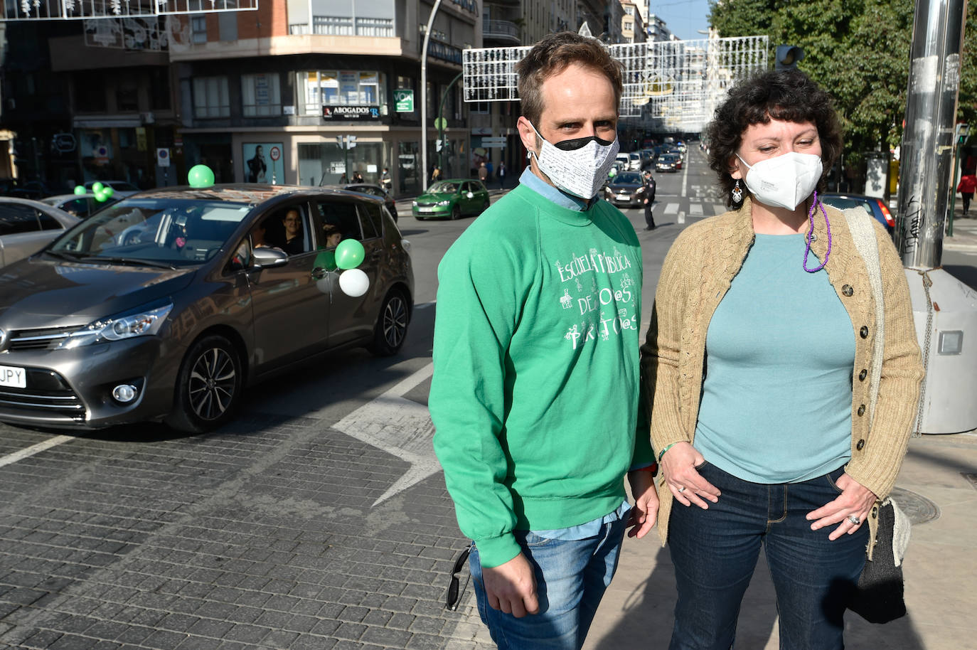 Fotos: Una manifestación con decenas de coches y bicis en Murcia exigen el refuerzo de los servicios públicos