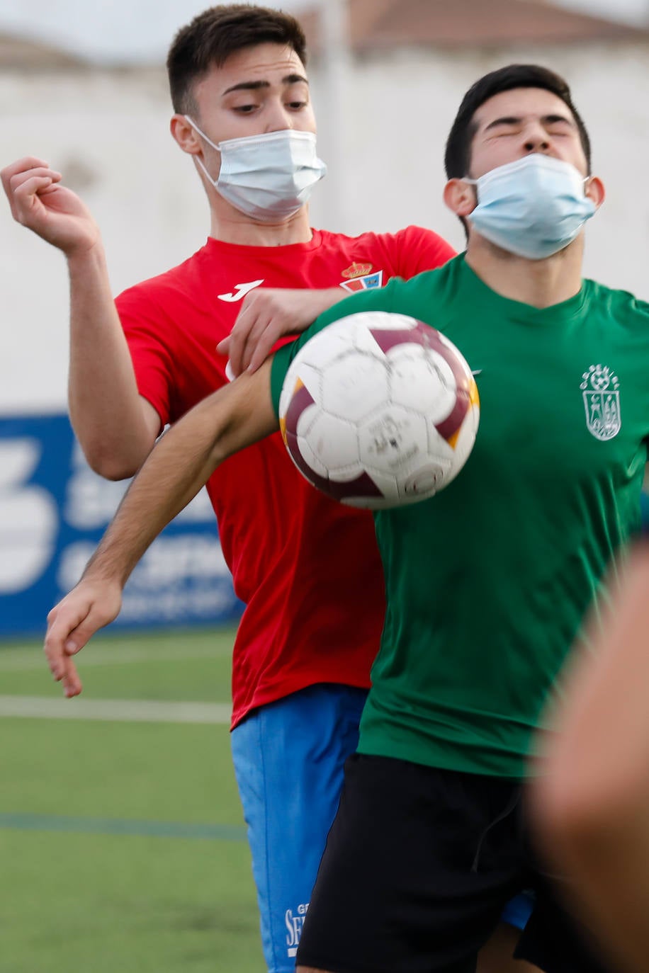 Fotos: Con mascarilla en los partidos de categoría autonómica