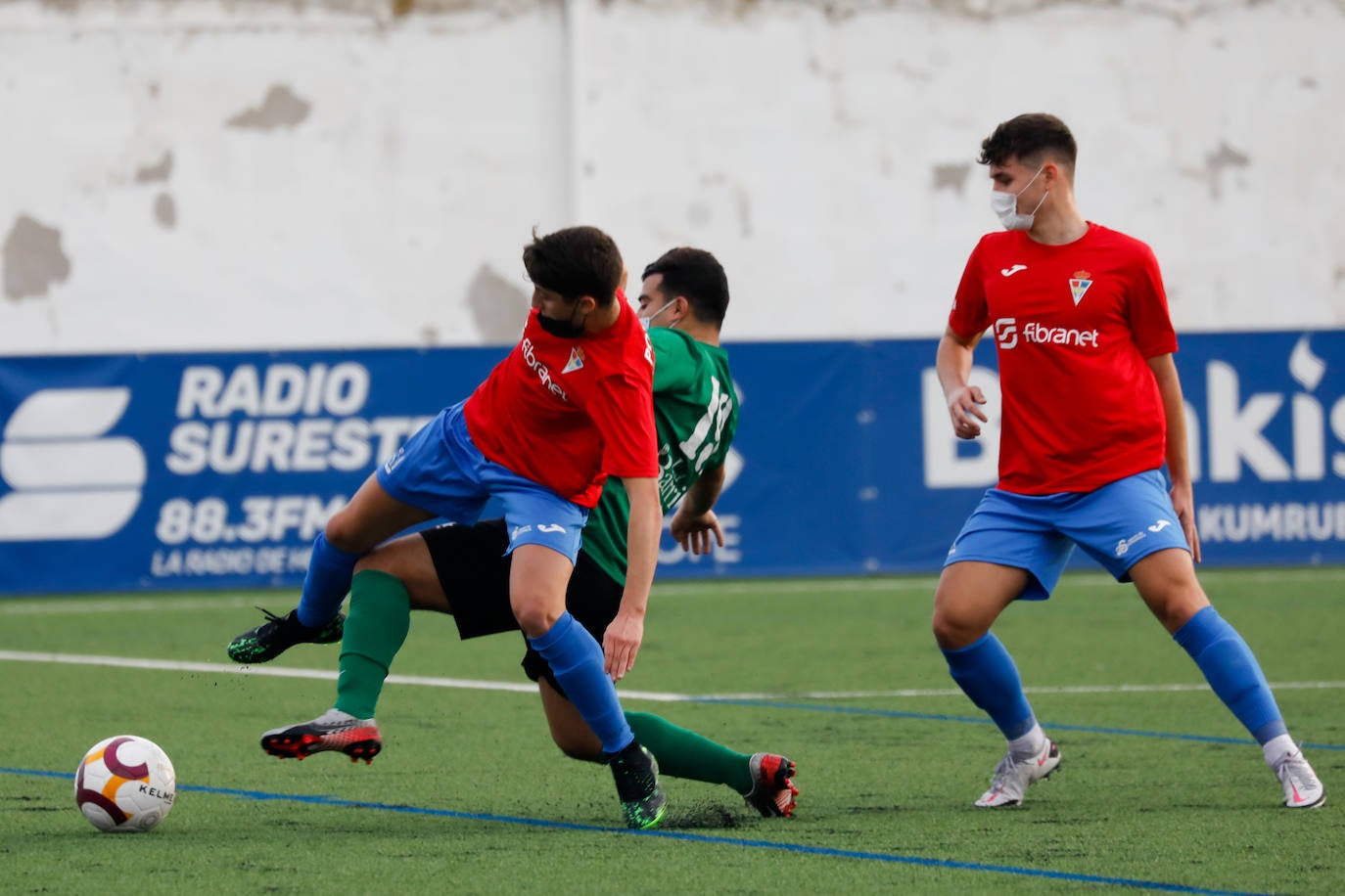 Fotos: Con mascarilla en los partidos de categoría autonómica