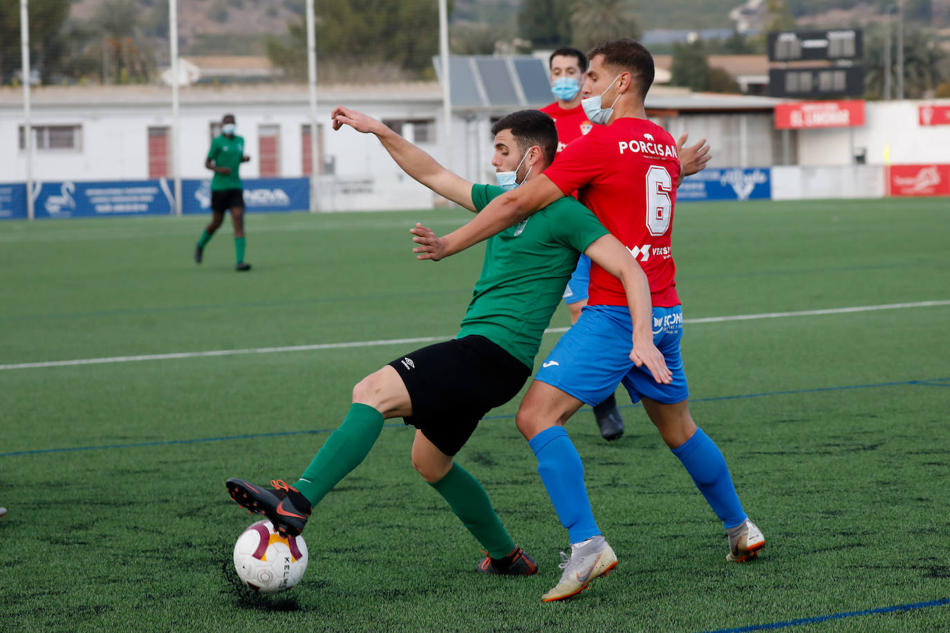 Fotos: Con mascarilla en los partidos de categoría autonómica