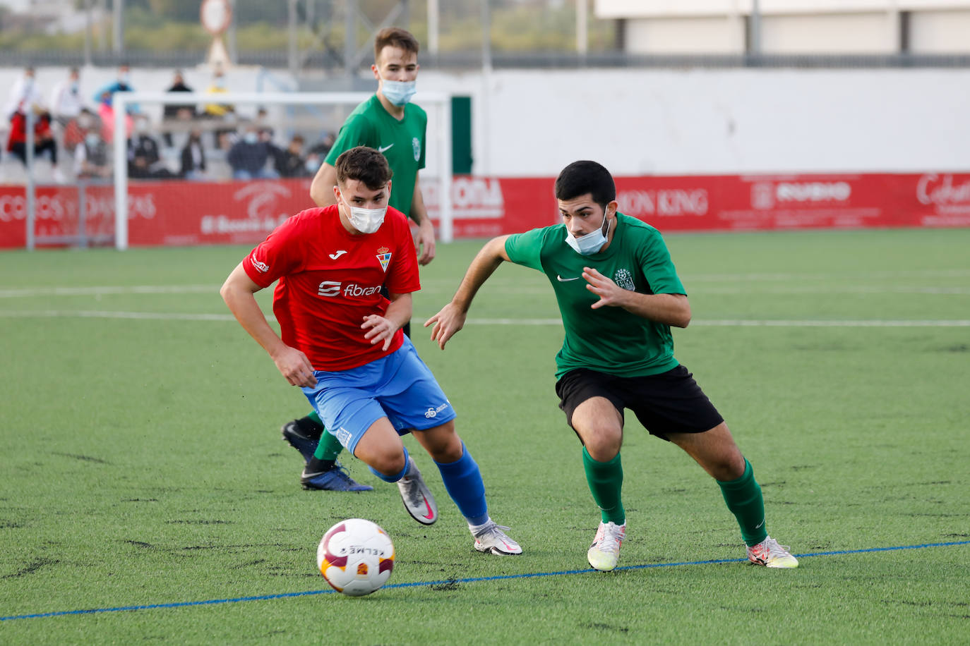 Fotos: Con mascarilla en los partidos de categoría autonómica