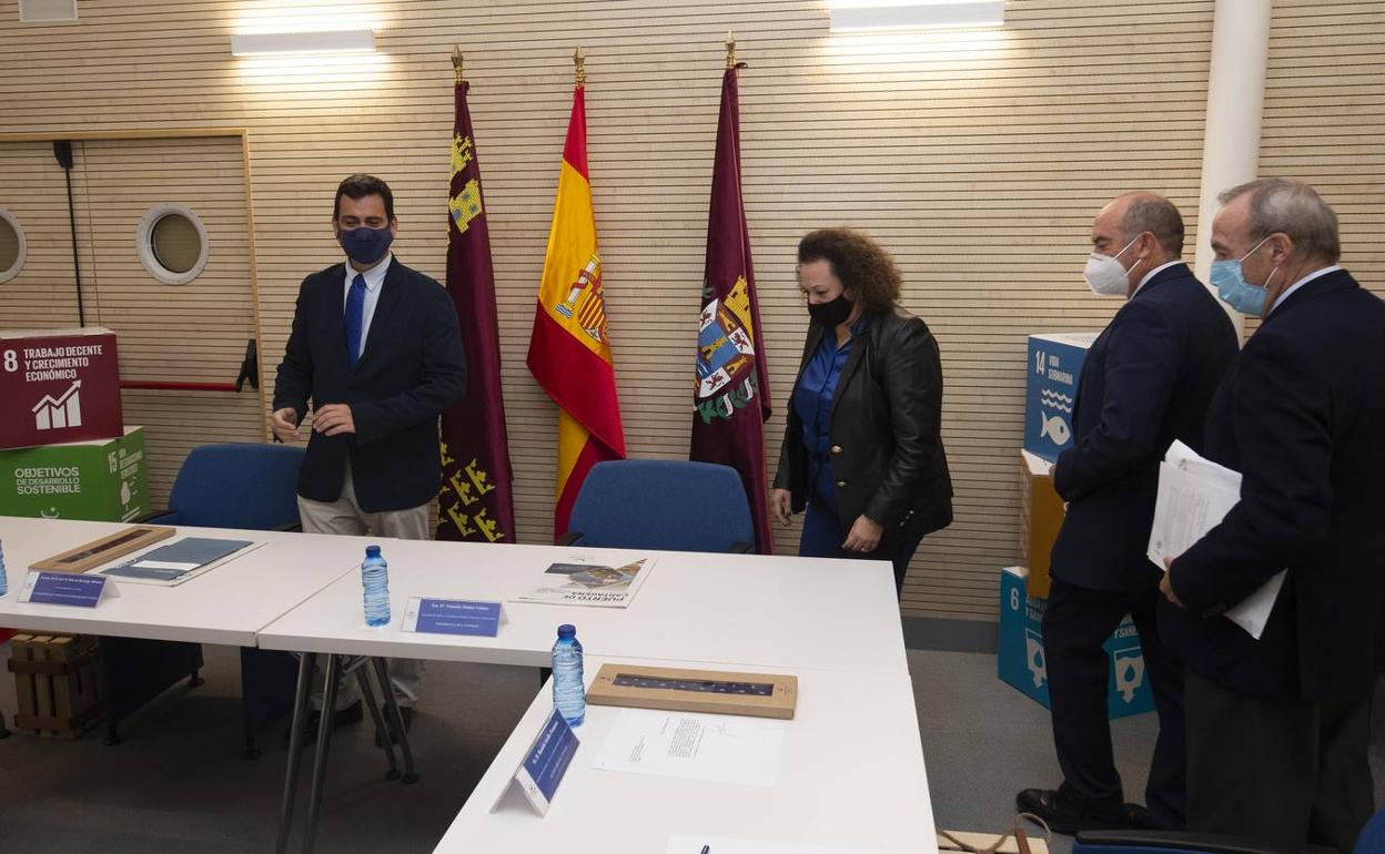 José Ramón Díez de Revenga al comienzo del consejo de administración de la Autoridad Portuaria de Cartagena. 