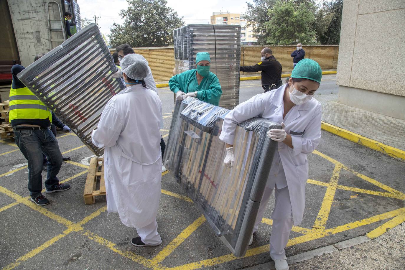 04-04-2020. Un empresario anónimo dona 98 camas al Rosell para pacientes de Covid. 