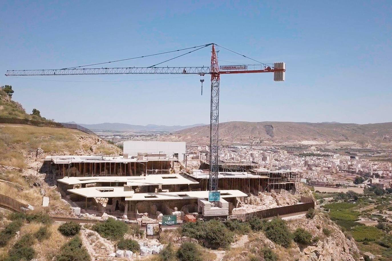 05-06-2020. Medina Siyasa. La abundancia de materiales y los derrumbes parciales de las construcciones dan fe del estado de abandono que sufre el poblado islámico más importante de Europa. 