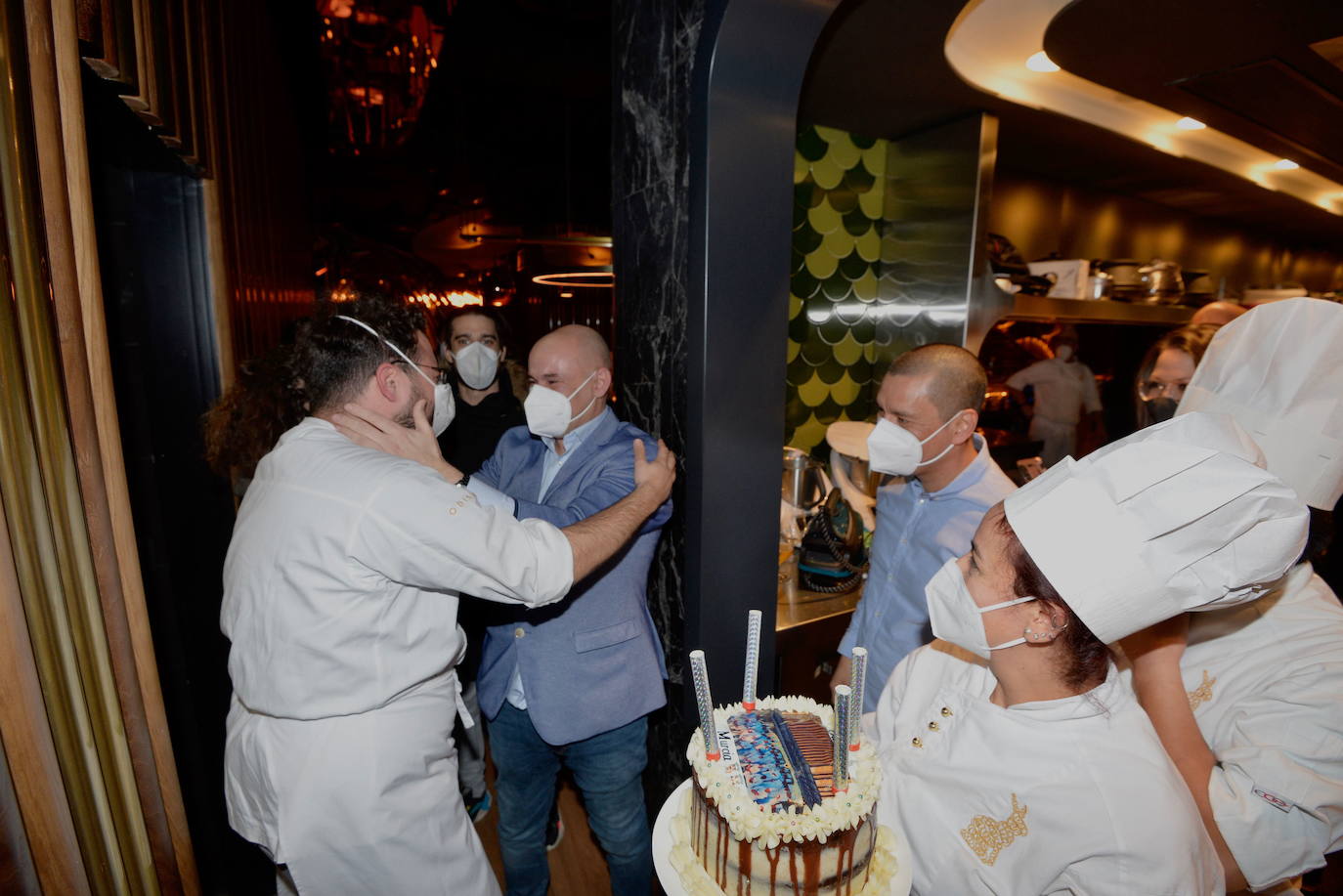 14-12-2020. El cocinero alicantino Nazario Cano conquista el galardón de Michelin para el restaurante Odiseo en el año de su estreno. La Región logra así su cuarta estrella, con las dos que mantiene un año más Cabaña Buenavista del cocinero Pablo González y la del restaurante de Cartagena Magoga, de María Gómez.