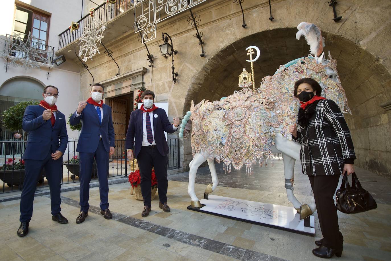 16-12-2020. Los Caballos del Vino ganan su carrera más dura y ya son Patrimonio de la Humanidad. Miles de vecinos celebran la noticia con cohetes y vivas desde los balcones. La fiesta consigue la aprobación de la Unesco después de más de una década de batallas y expedientes para lograr el reconocimiento. 