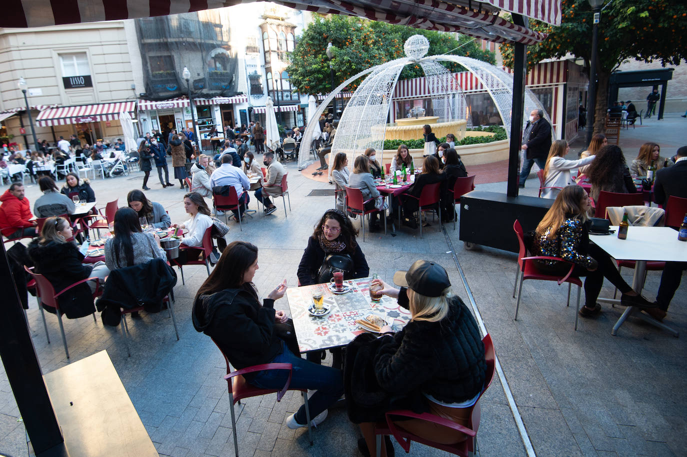 Fotos: Ambiente en Murcia durante el aperitivo y el &#039;tardeo&#039; de Nochevieja