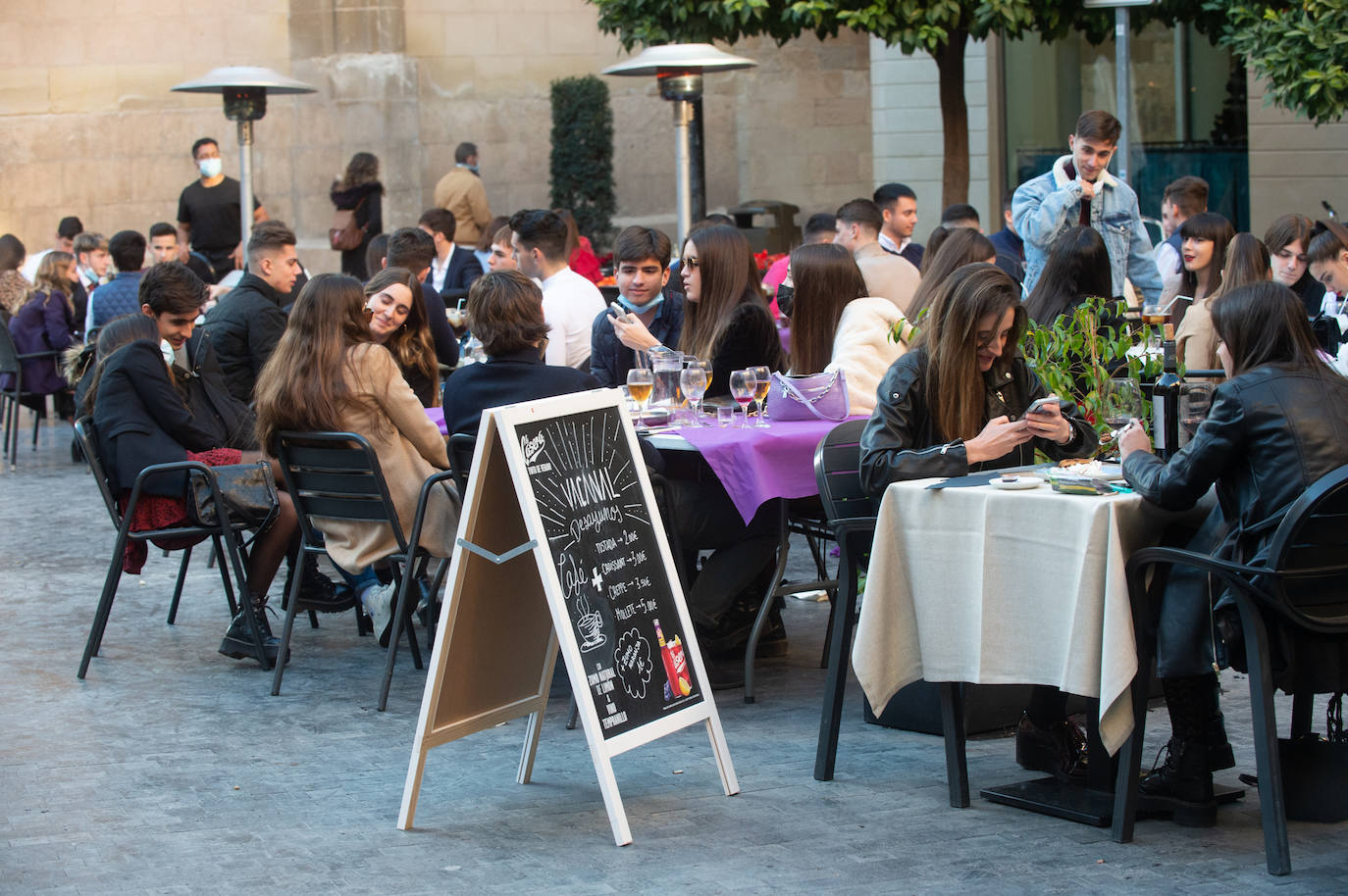 Fotos: Ambiente en Murcia durante el aperitivo y el &#039;tardeo&#039; de Nochevieja