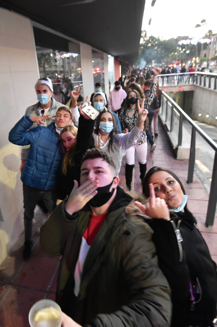 Fotos: Ambiente en Murcia durante el aperitivo y el &#039;tardeo&#039; de Nochevieja