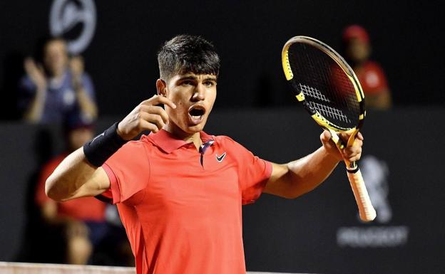 Carlos Alcaraz, en febrero, tras conseguir su primera victoria en la ATP ante Albert Ramos en Brasil. 