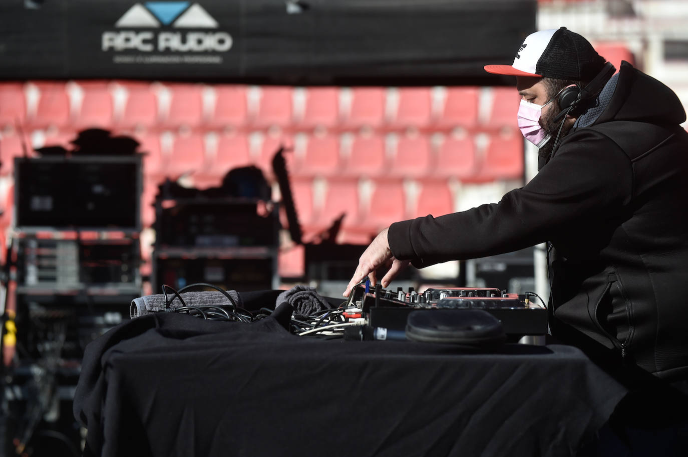 Fotos: Varry Brava y Don Fluor reciben con música el 2021