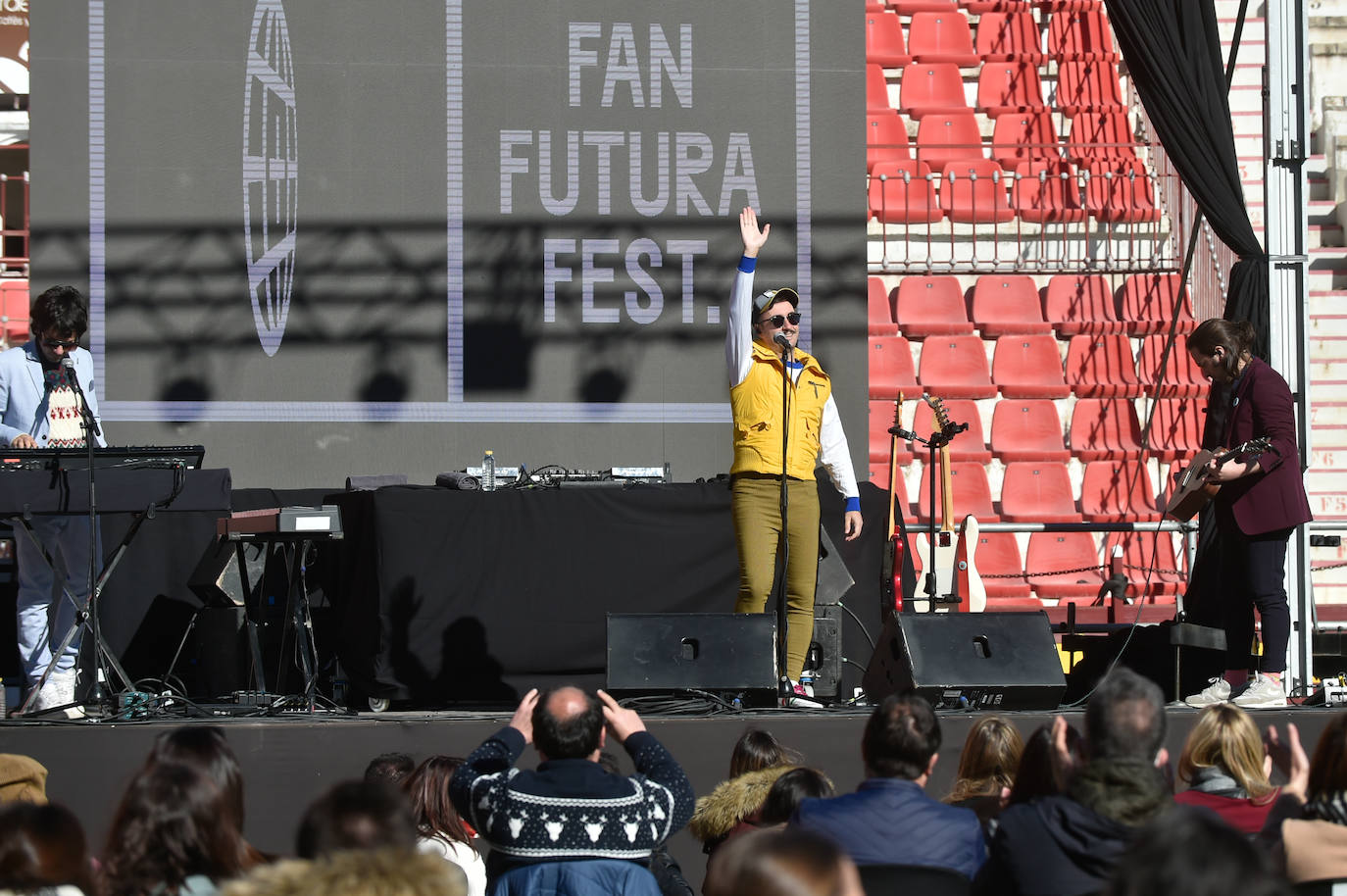 Fotos: Varry Brava y Don Fluor reciben con música el 2021
