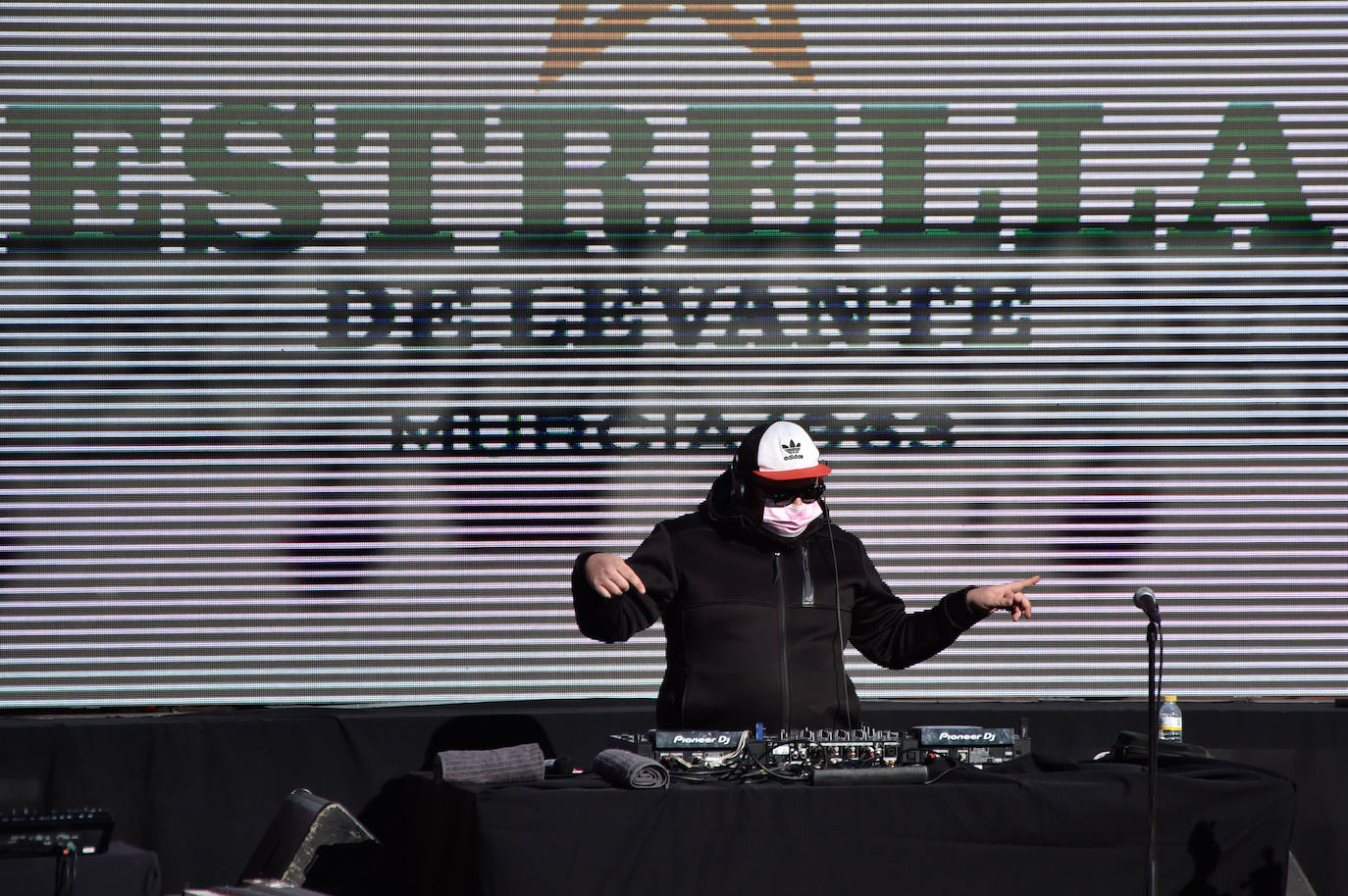 Fotos: Varry Brava y Don Fluor reciben con música el 2021