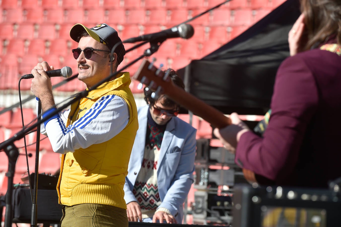 Fotos: Varry Brava y Don Fluor reciben con música el 2021