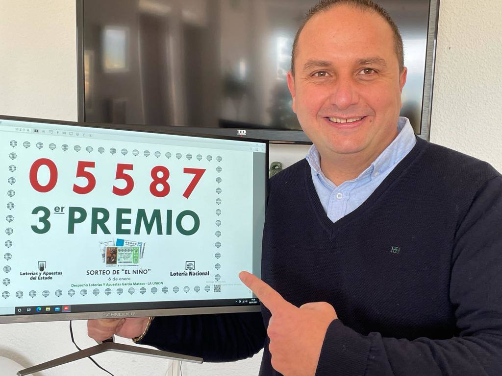 Federico García, propietario de la administración que vendió un décimo del tercer premio en La Unión.