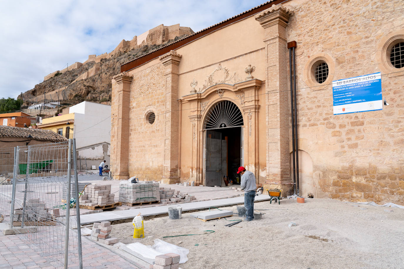 Fotos: Las obras en el atrio de Santa María de Lorca sacan a la luz un aljibe del siglo XII