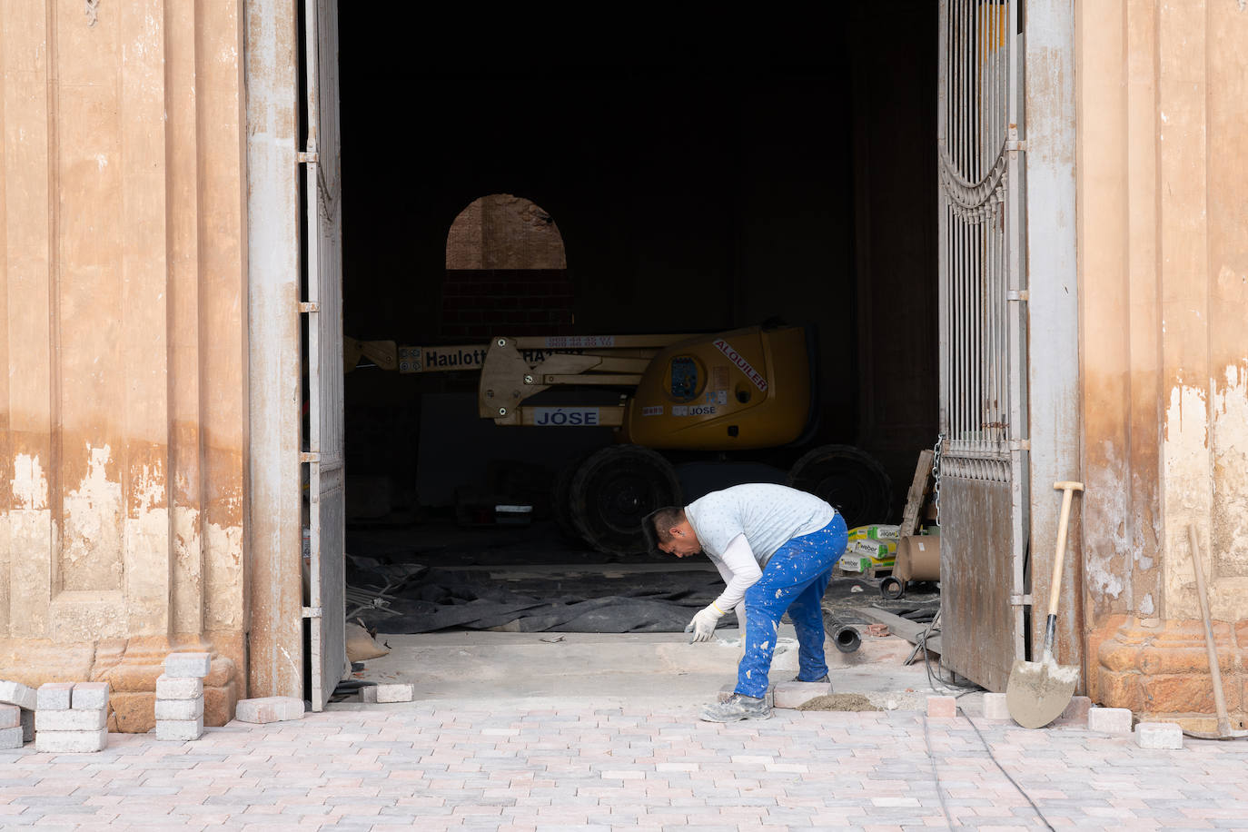 Fotos: Las obras en el atrio de Santa María de Lorca sacan a la luz un aljibe del siglo XII